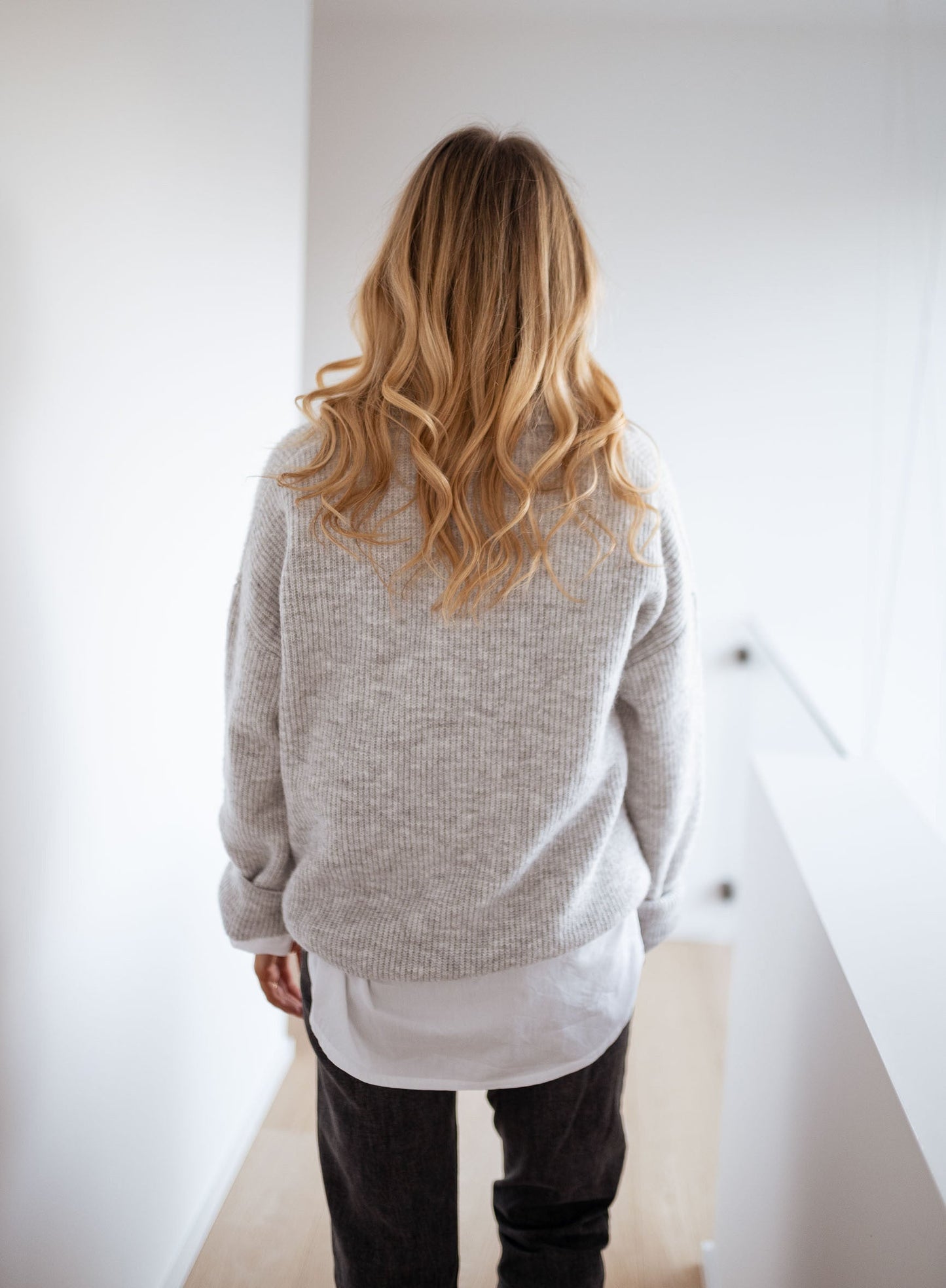 MARA | Grauer Strickpullover