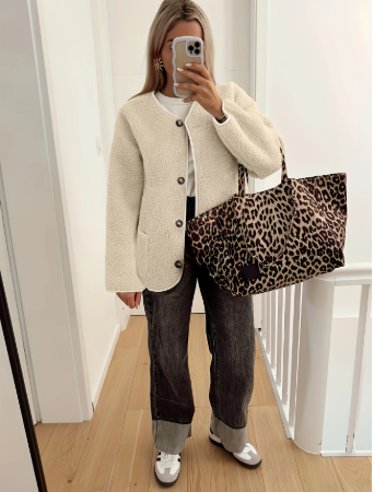 LILLIA | Die Fleece-Knopfjacke